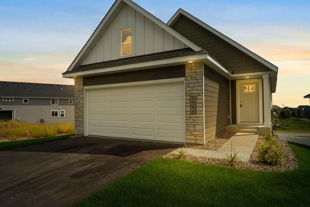 1599 76th Street W, Inver Grove Heights