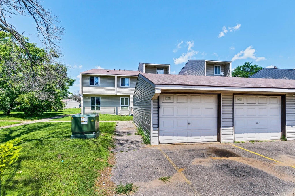 5636 Brookdale Drive N, Brooklyn Park