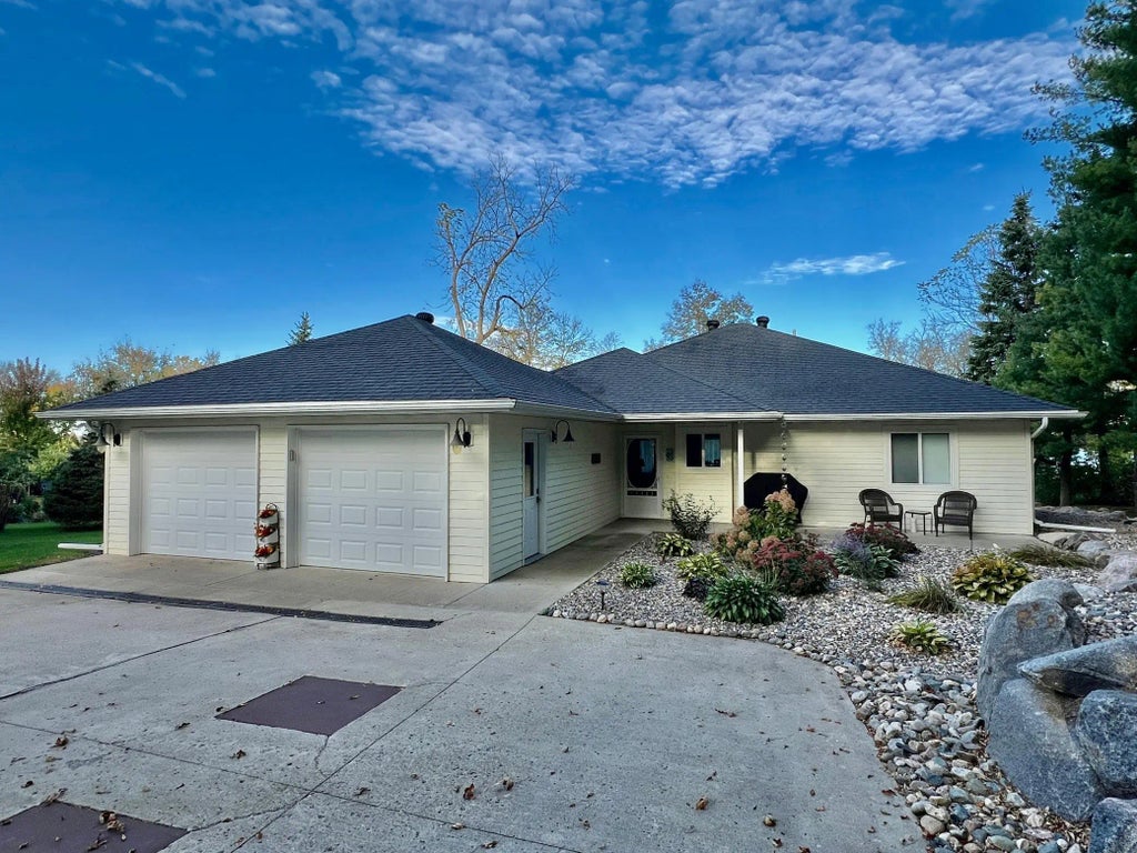 31129 E Jewett Drive, Elizabeth Twp