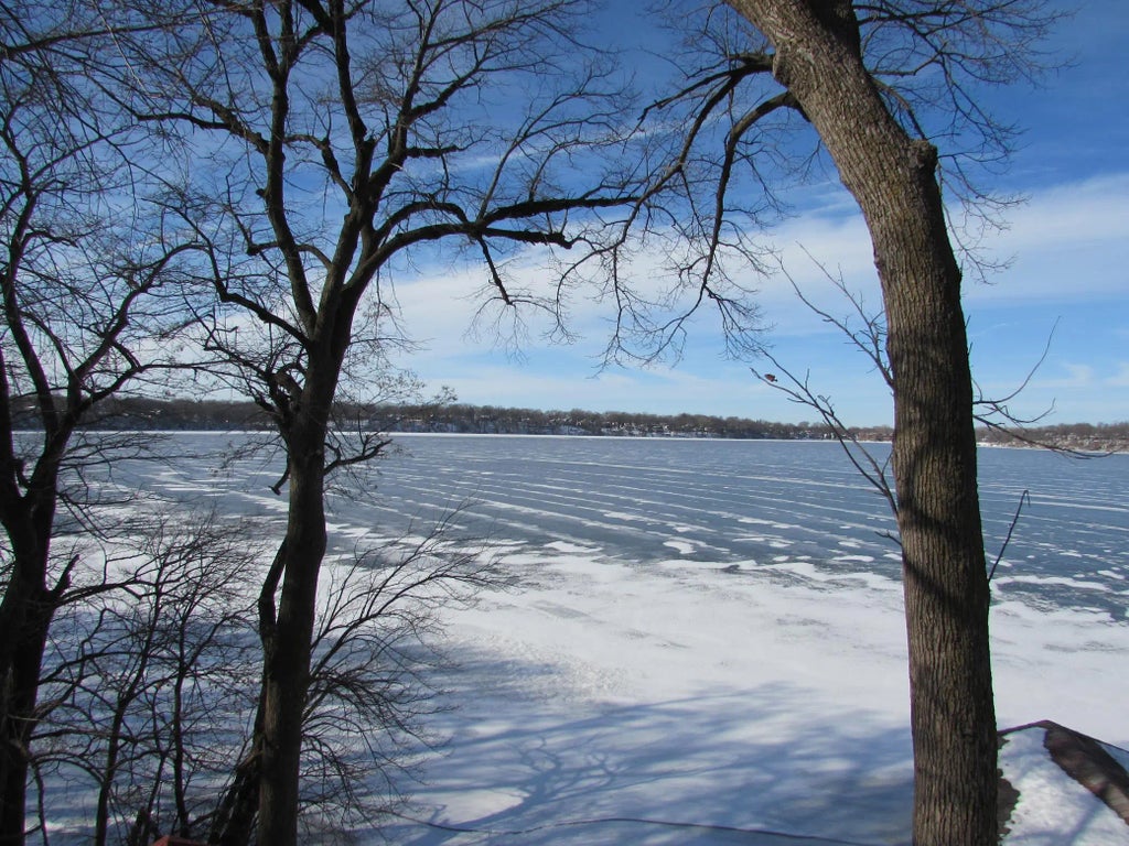 1334 Oak Beach Drive, Fairmont