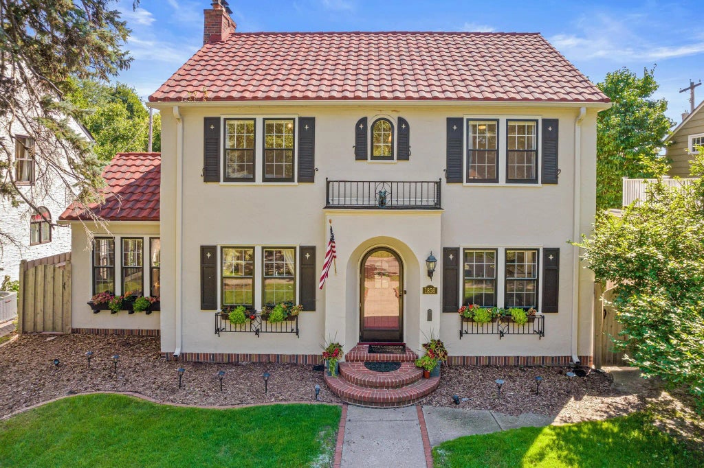 1856 Highland Parkway, Saint Paul