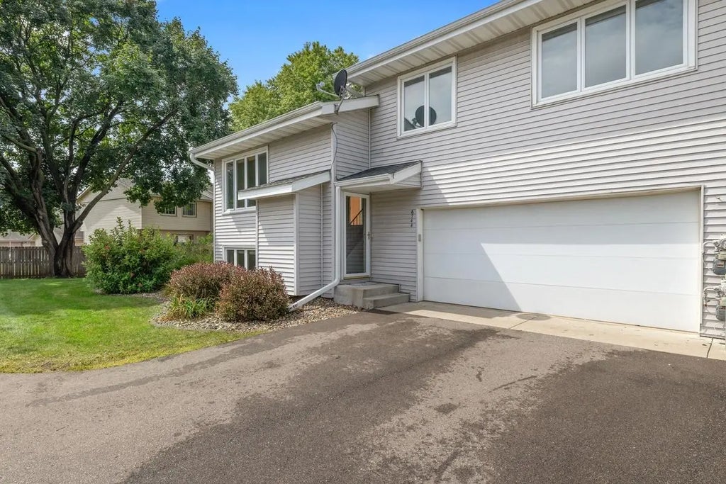 6744 Foliage Court W, Lakeville