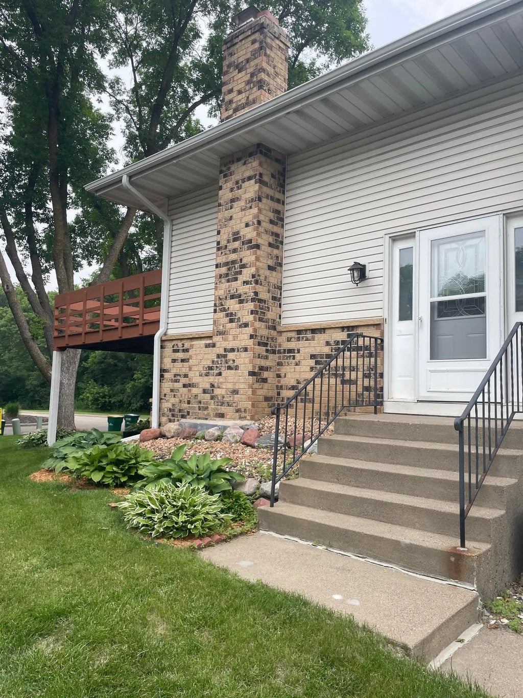 12232 Oak Leaf Circle, Burnsville