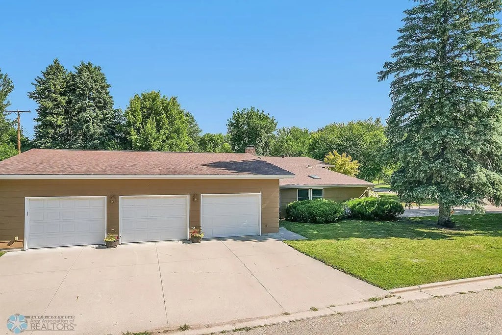 202 12th Avenue N, Casselton