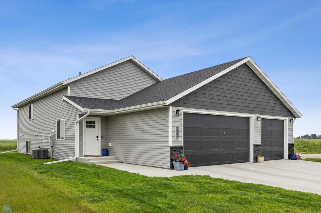 2992 74th Avenue S, Fargo