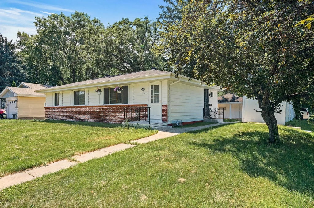 1630 49th Avenue Ne, Columbia Heights