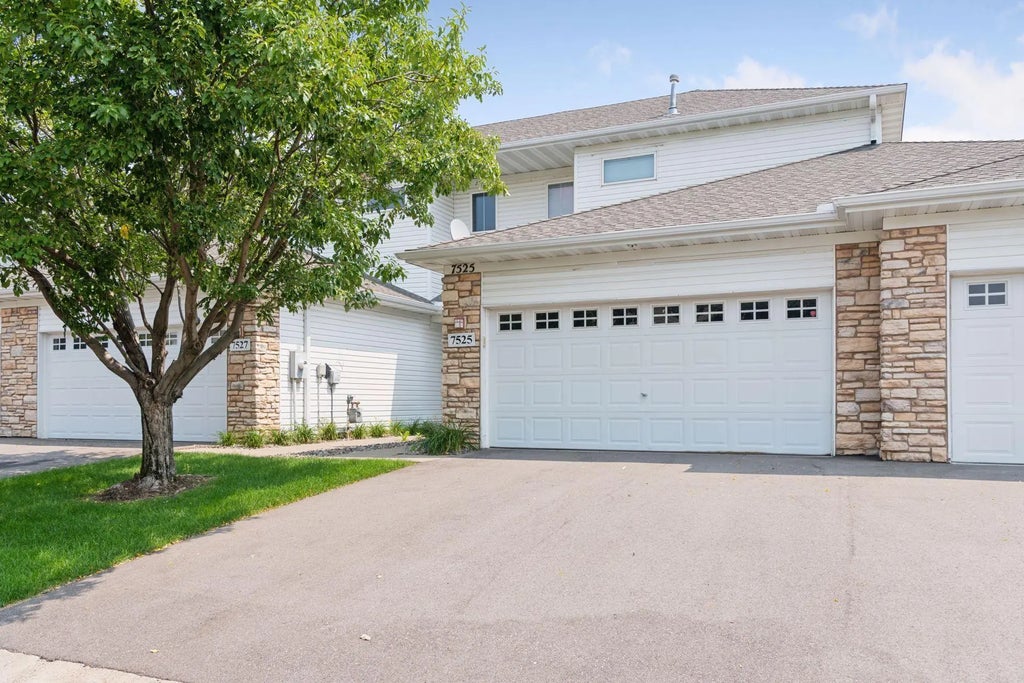 7525 5th Street N, Oakdale