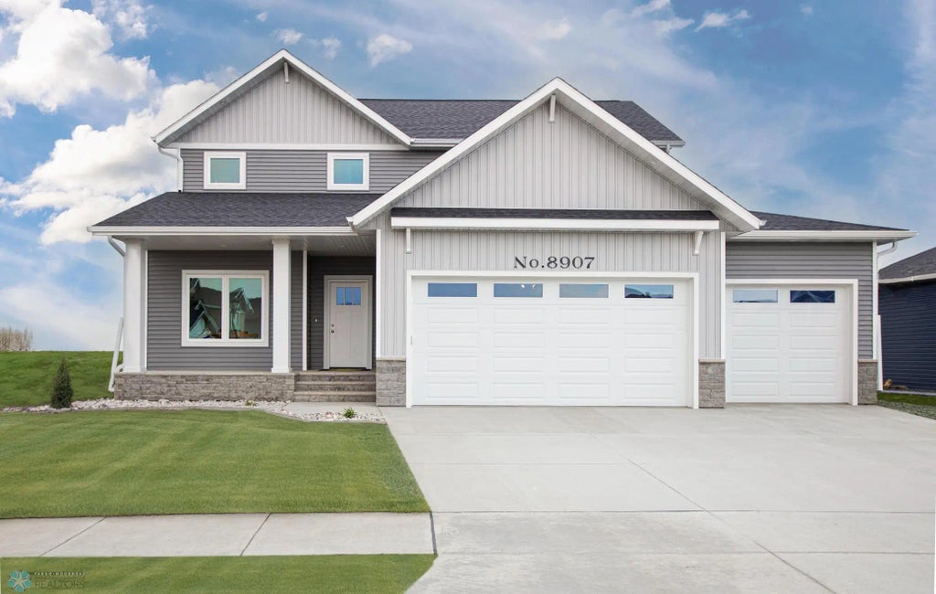 8907 Cottonwood Boulevard, Horace