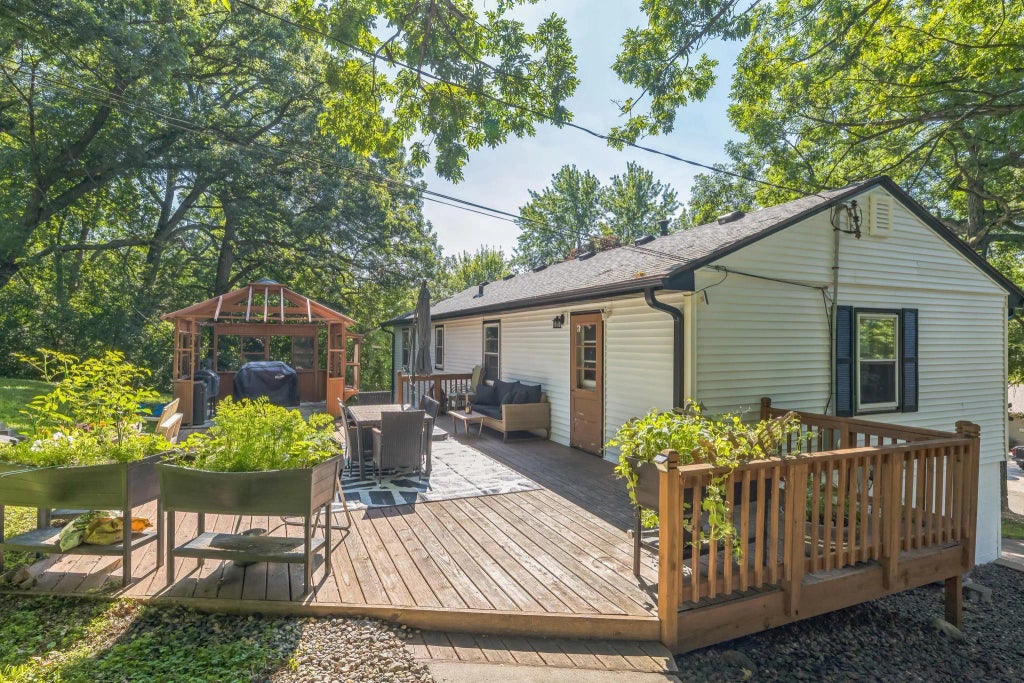 11908 James Road, Hopkins