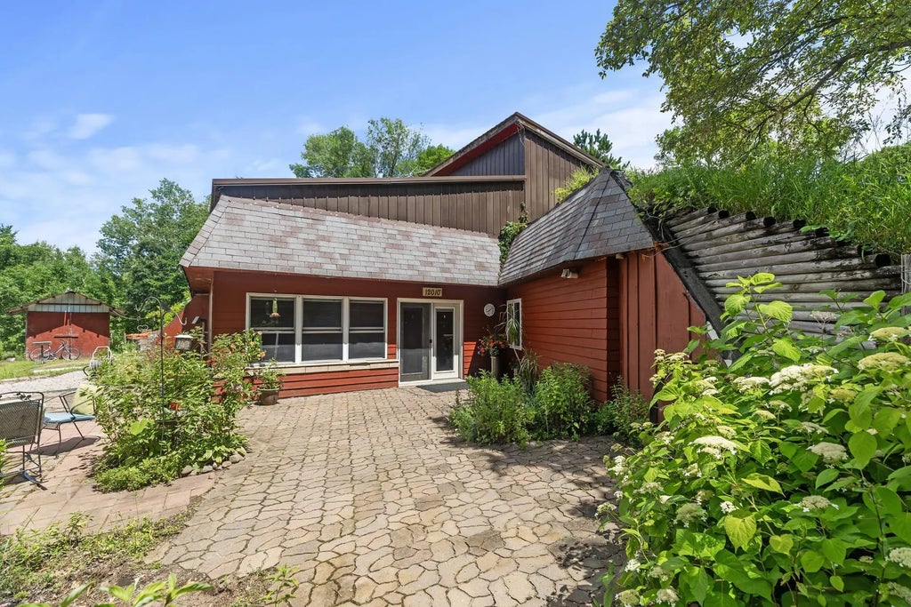 12010 253rd Avenue Nw, Livonia Twp