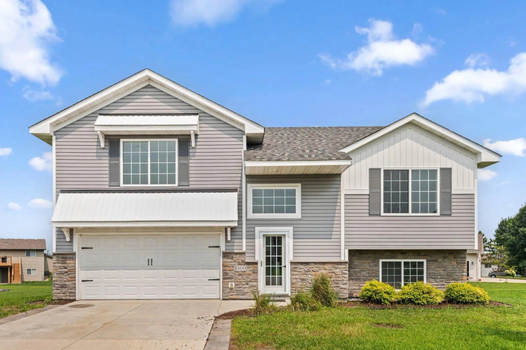 1000 Chestnut Street, Maple Lake