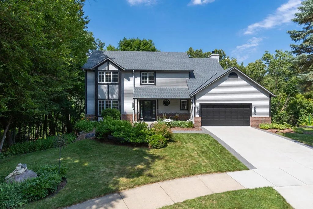 8855 Sylvan Ridge, Eden Prairie