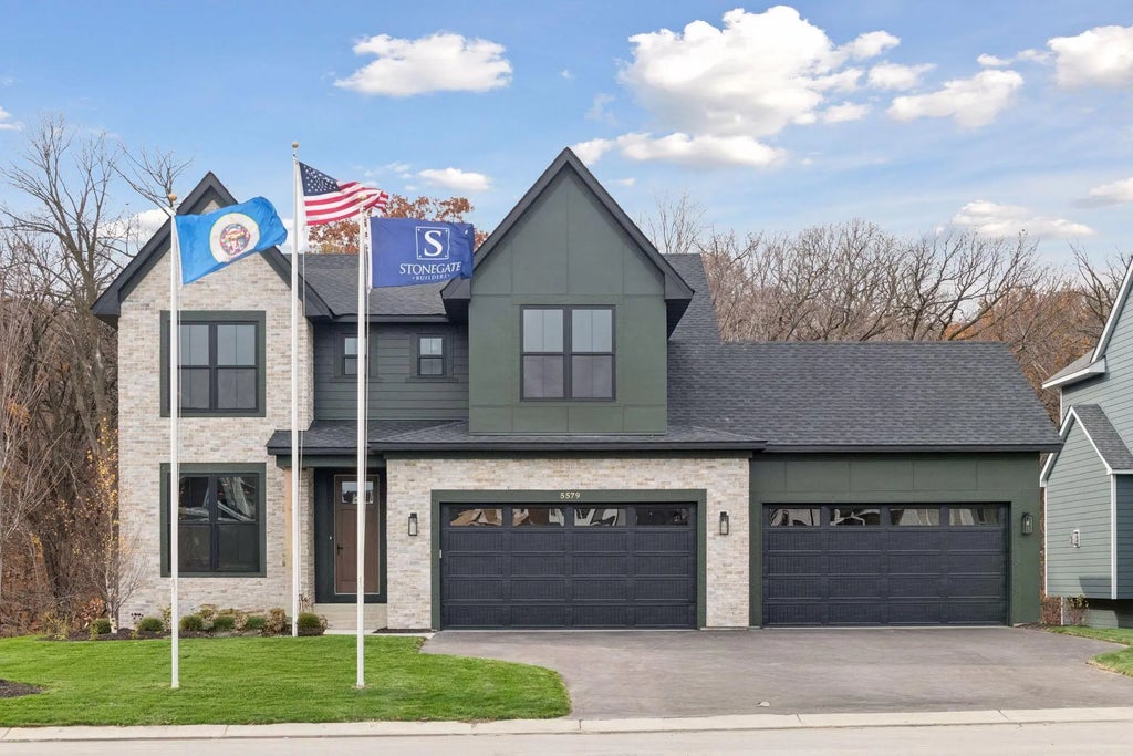 5579 Rolling Hills Parkway, Victoria