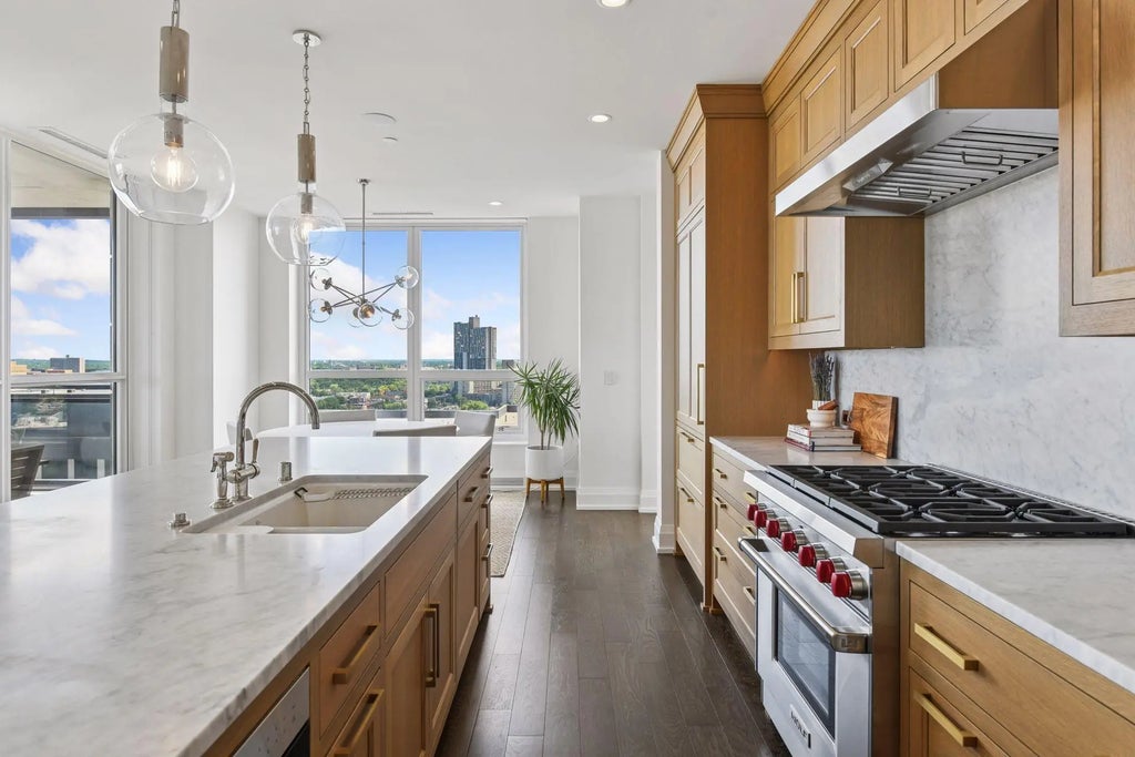 1111 W River Parkway 18d, Minneapolis