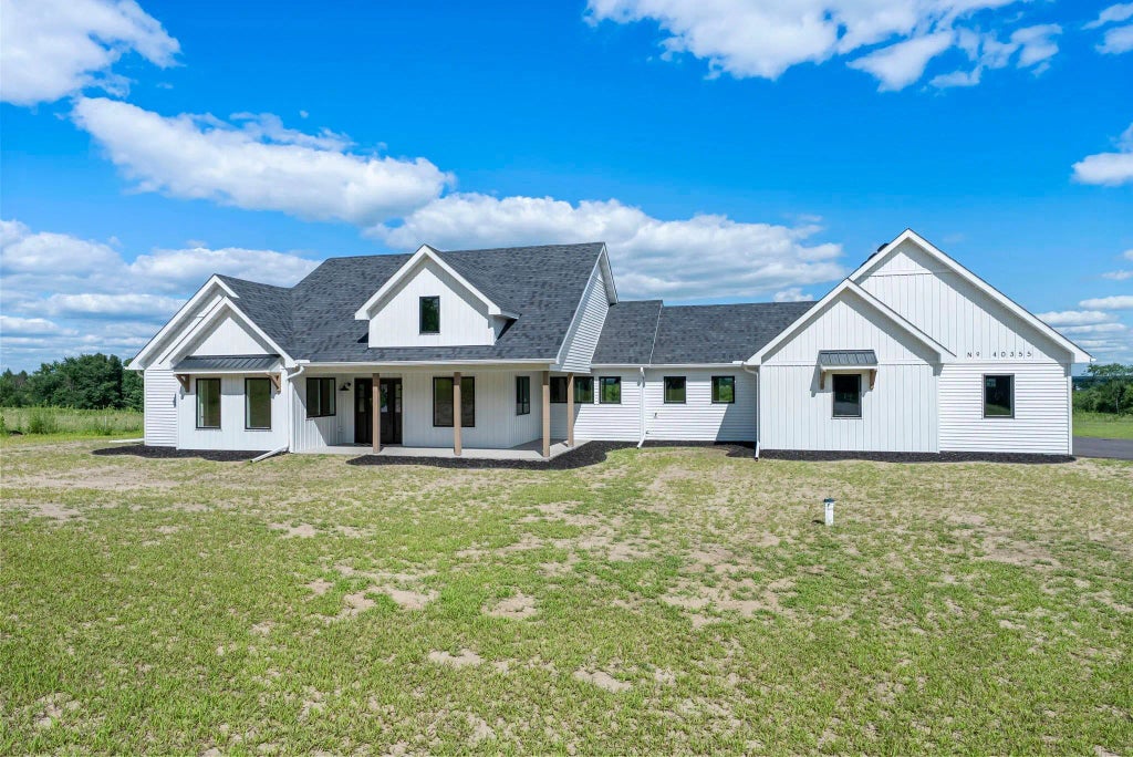 40355 Hemingway Avenue, North Branch