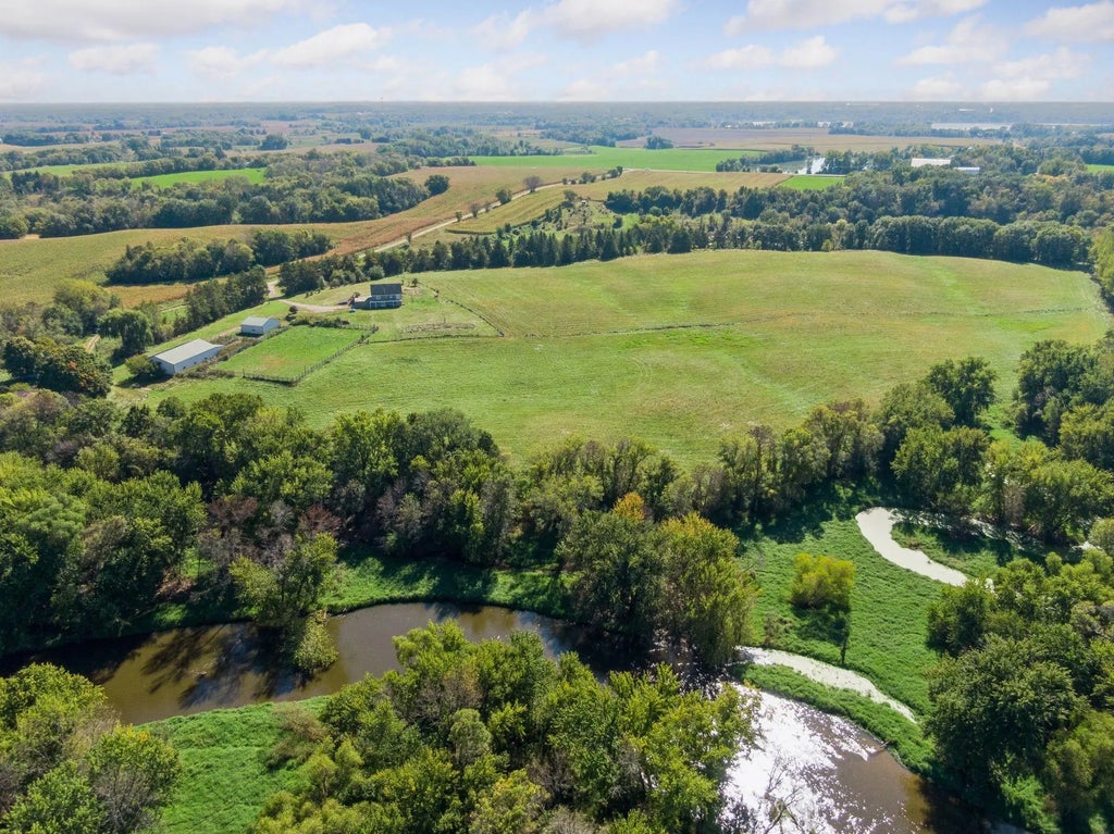 3591 Douglas Avenue Sw, Waverly