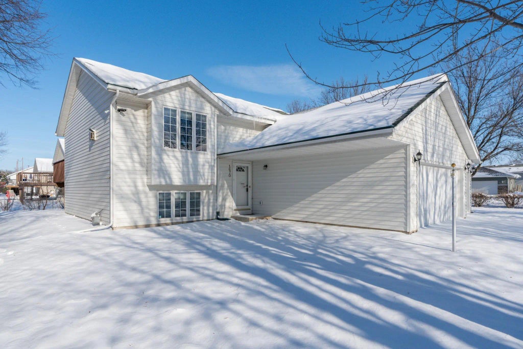 1670 Castle Drive, North Mankato