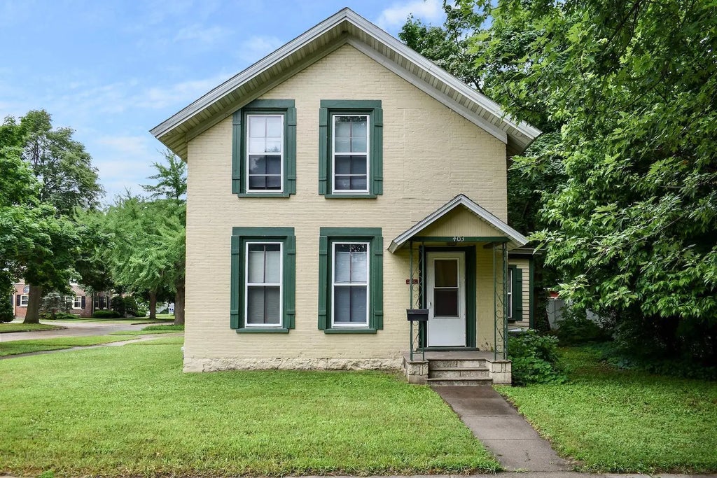 403 W Broadway Street, Winona