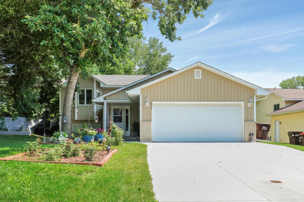 7892 Blackstone Avenue, Inver Grove Heights