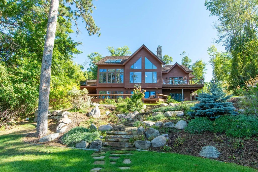 1569 Floan Point Road, East Gull Lake