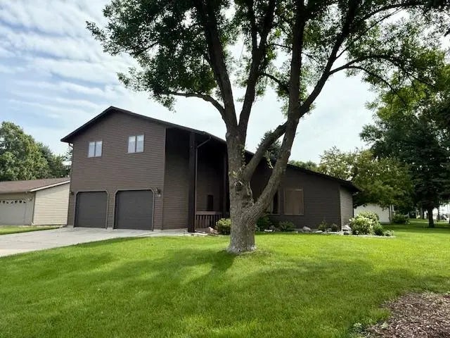 517 Sunrise Boulevard, Redwood Falls