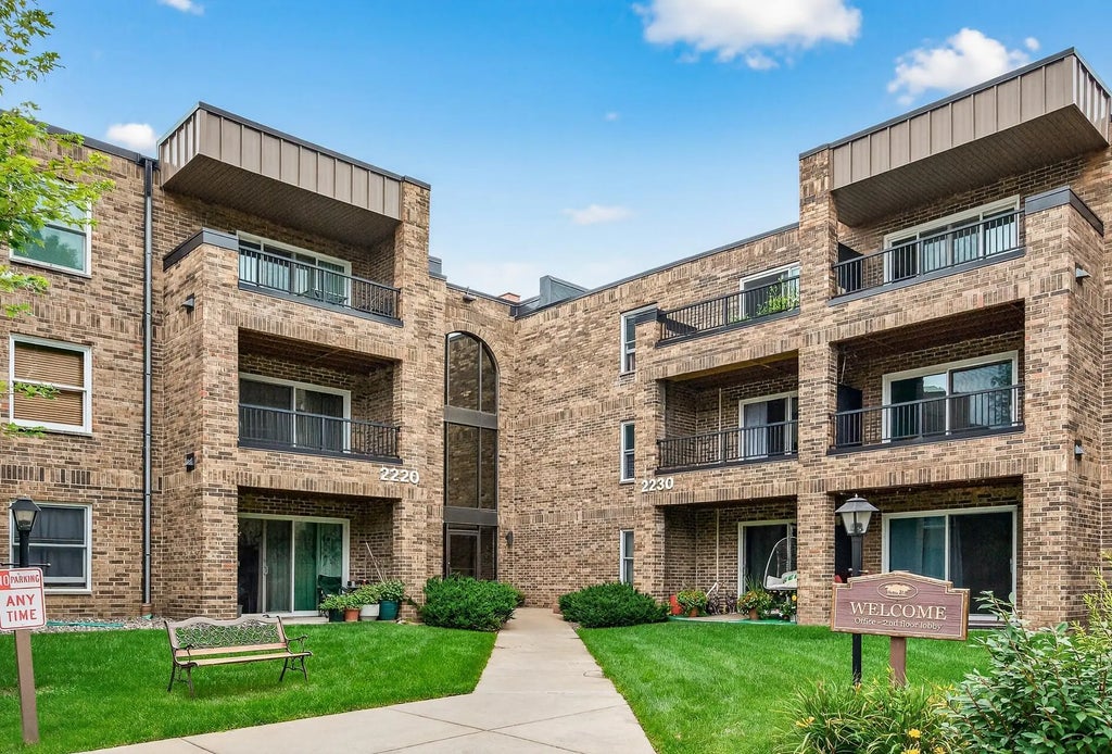 2220 Midland Grove Road 304, Roseville