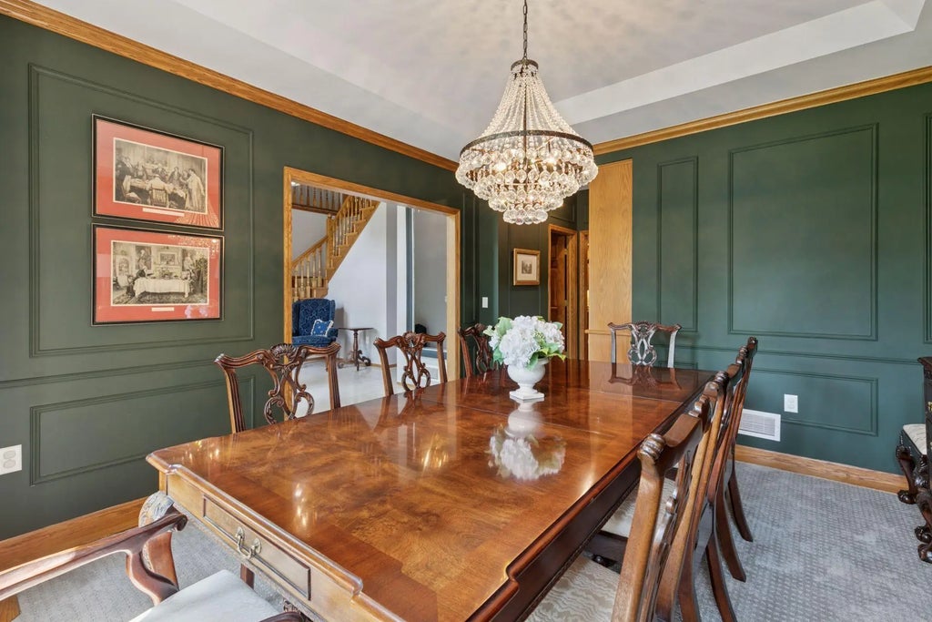 2204 Wildwood Court, Burnsville