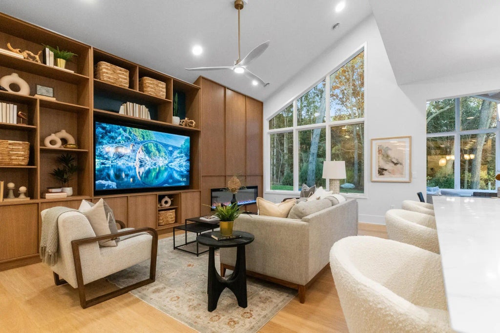 604 Kraewood Drive, Northfield