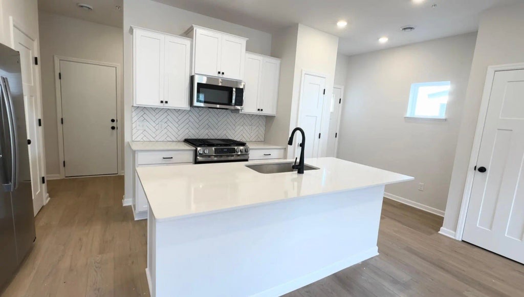 2818 Kepler Avenue Ne, Saint Michael