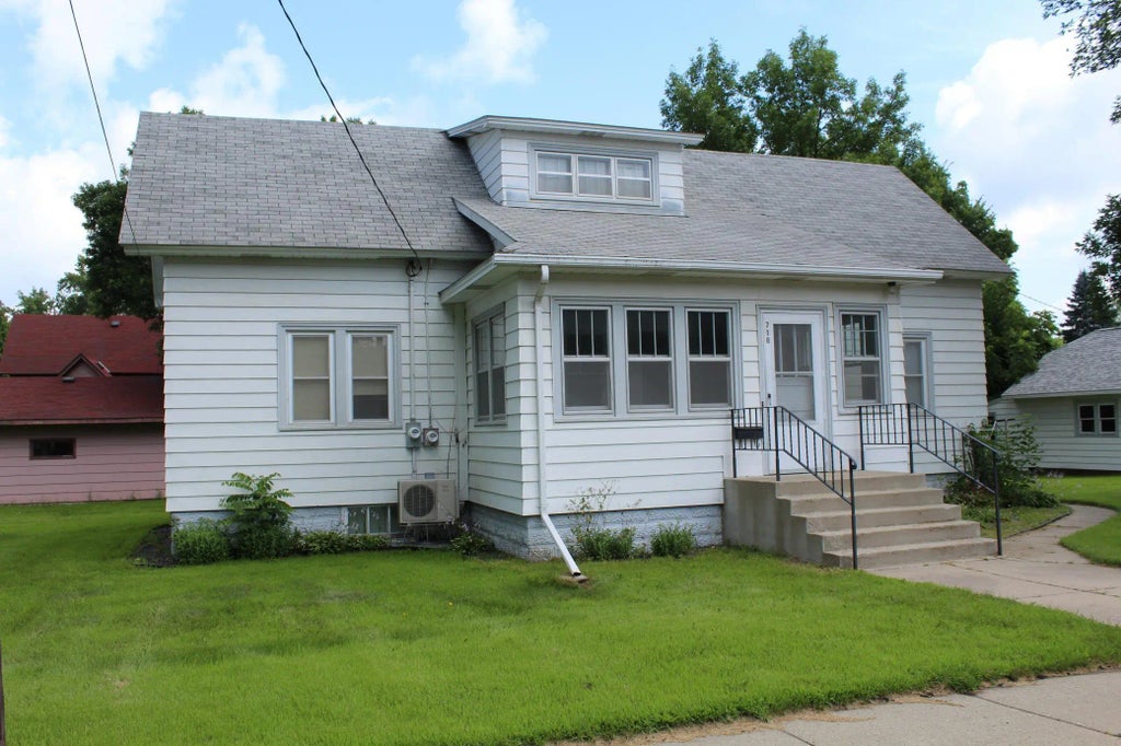 718 Minnesota Street, Paynesville