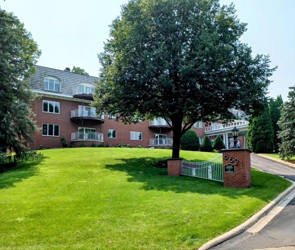 8621 Basswood Road 23, Eden Prairie