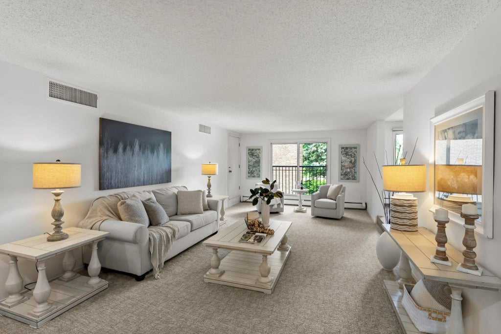 3412 Oak Ridge Road 208, Minnetonka