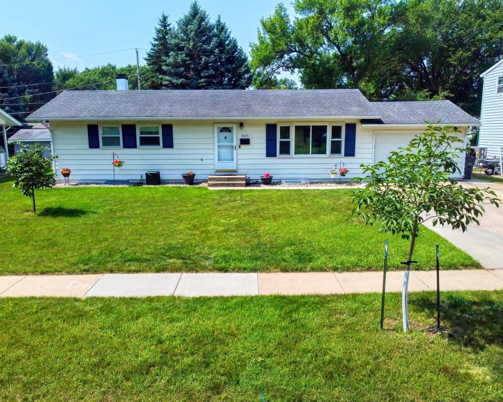 525 Maple Lane, Moorhead