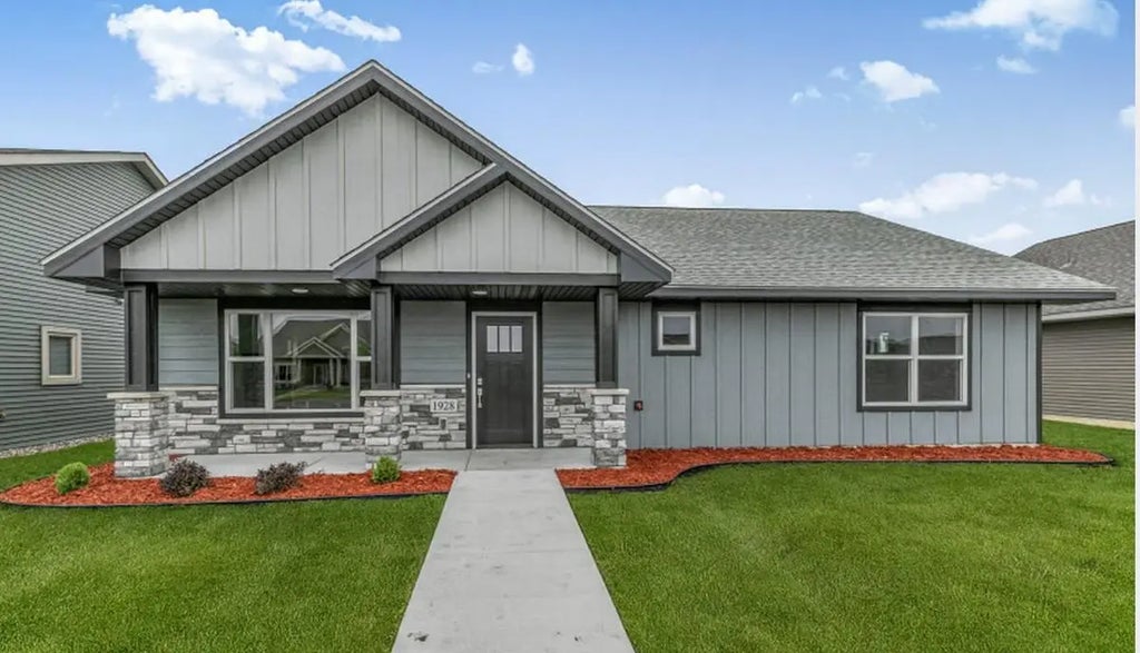 1928 Sandstone Loop S, Sartell