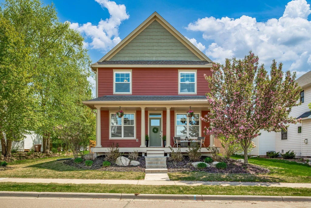 1013 Planters Path, Bayport