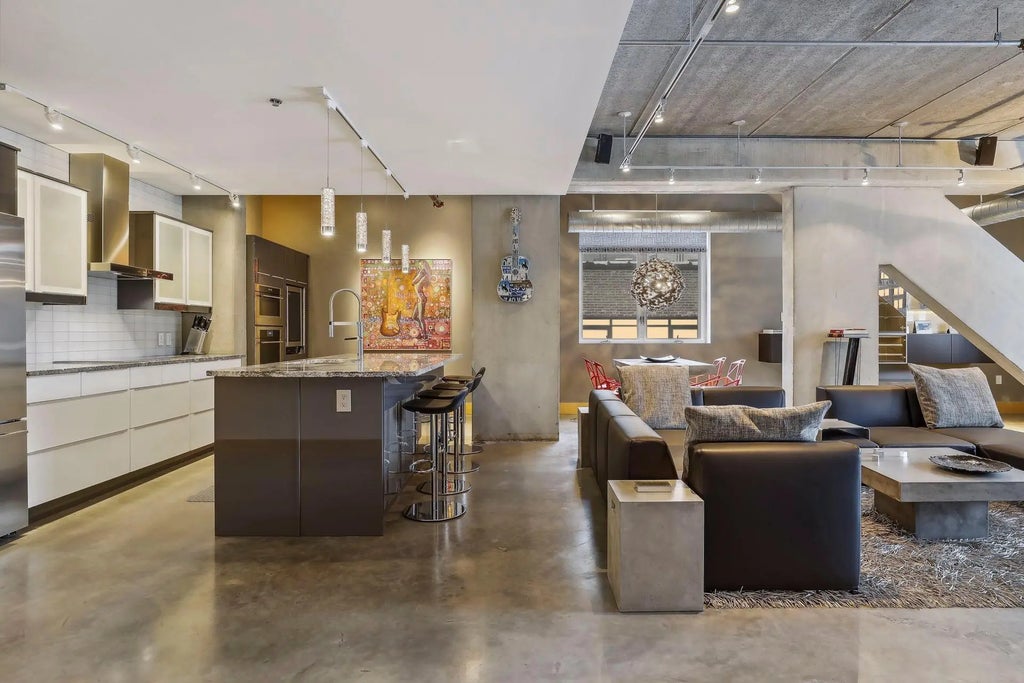 345 6th Avenue N 202, Minneapolis