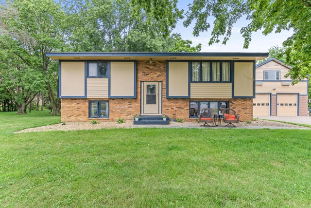 9775 215th Street W, Lakeville