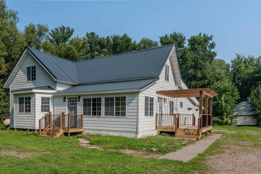 6214 160th Street, Culdrum Twp