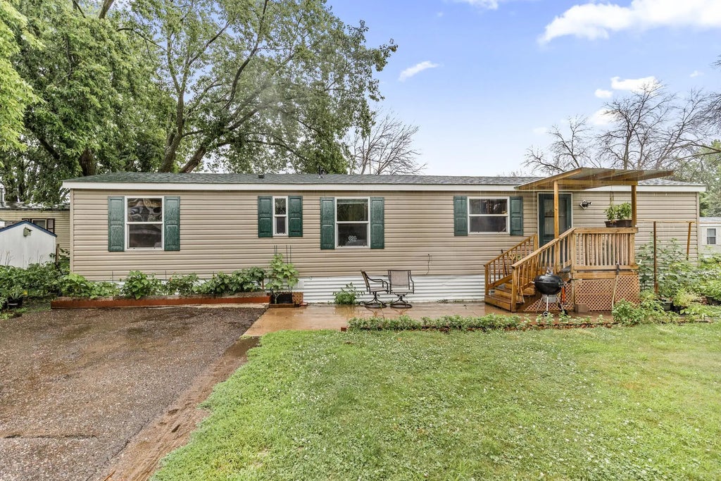 2401 Bison Dr, Maplewood