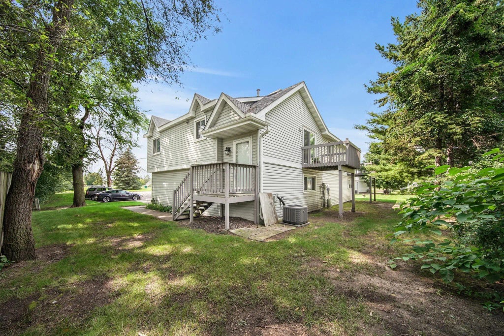 885 70th Avenue N, Brooklyn Center