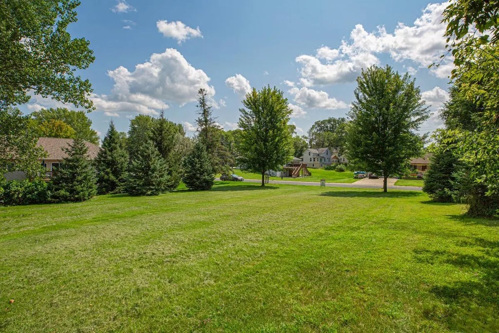 210 Mill Street W, Dundas