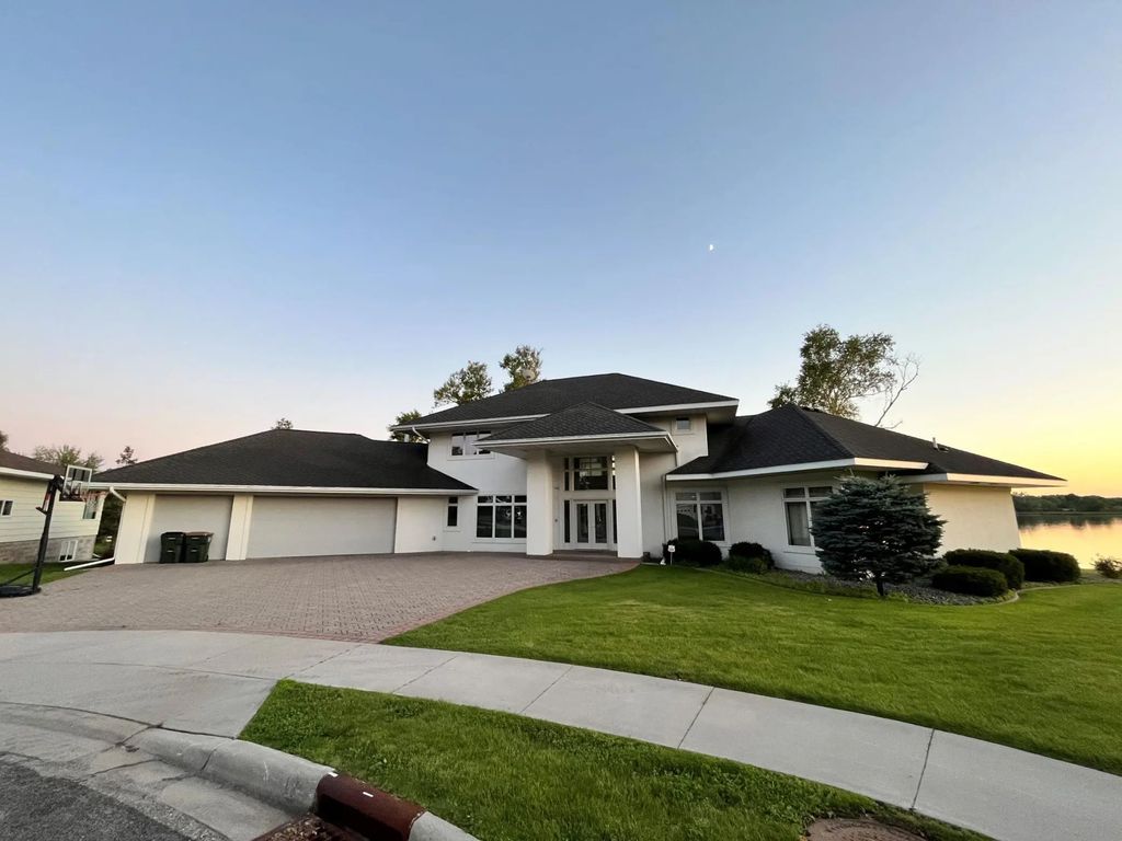 553 Lake Street N, Sauk Centre