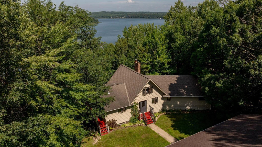 17170 River Lane, Fifty Lakes