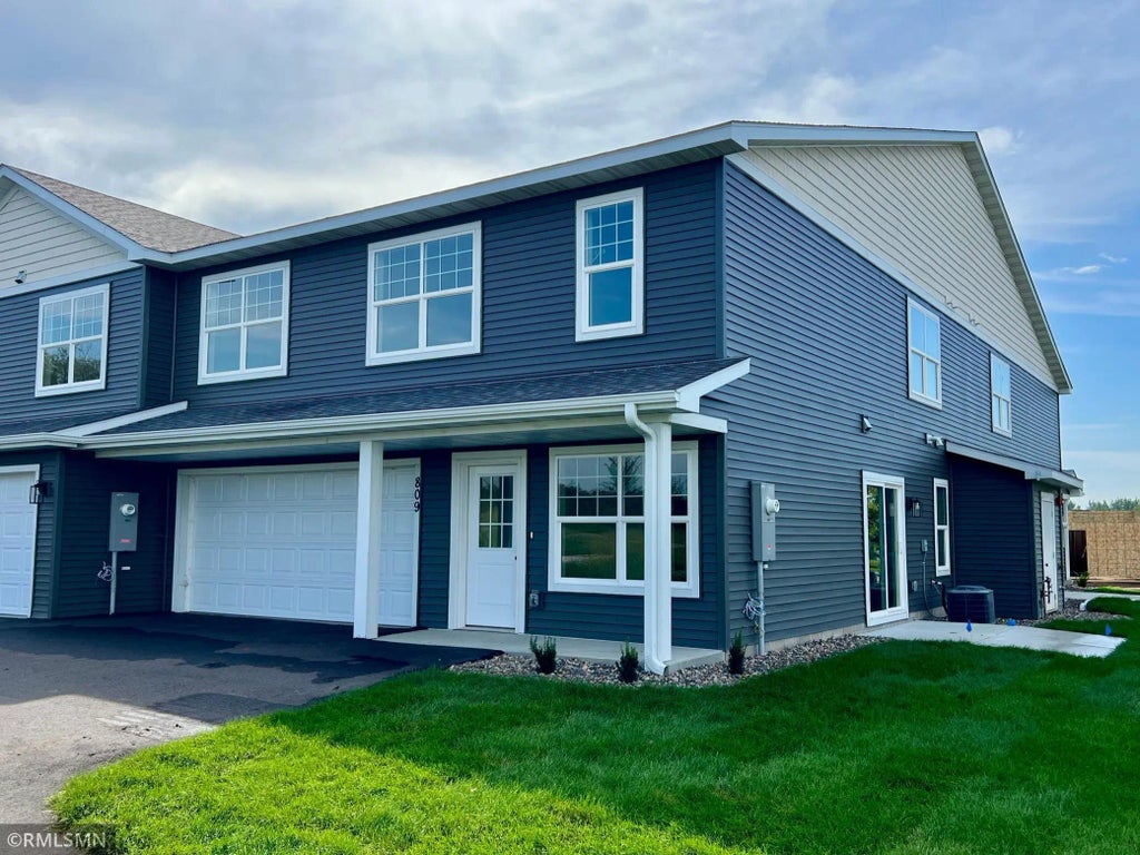 809 Tomahawk Court, Madison Lake