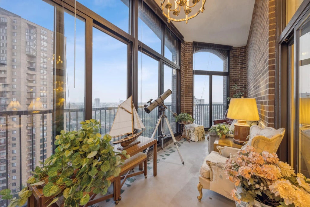 1235 Yale Place 1701, Minneapolis