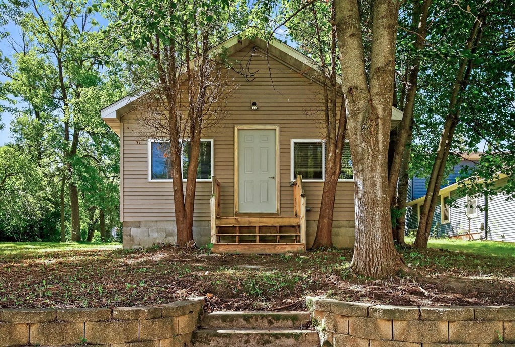 1800 Hawk Trail, Buffalo