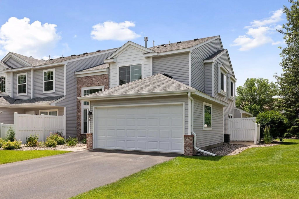 2732 Wagon Wheel Curve, Chaska