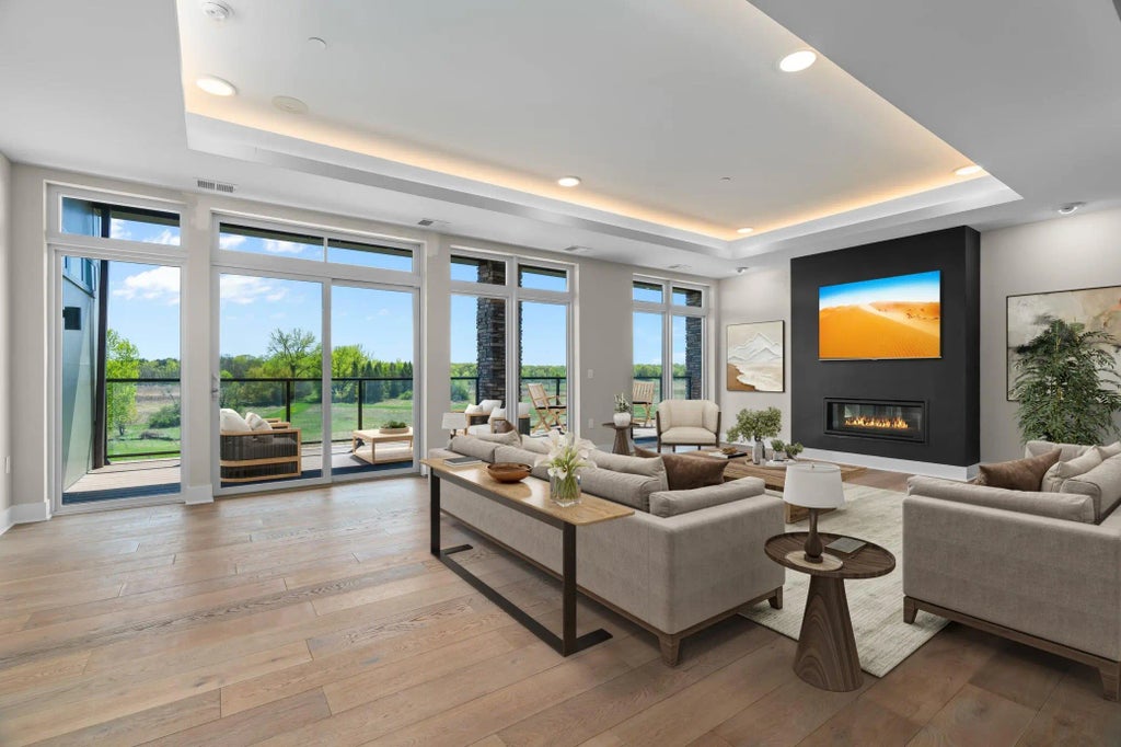 1 Hill Farm Road 200, North Oaks