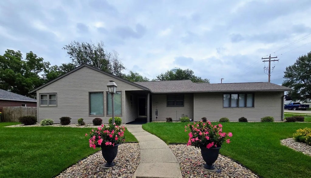 743 6th Avenue Sw, Pipestone