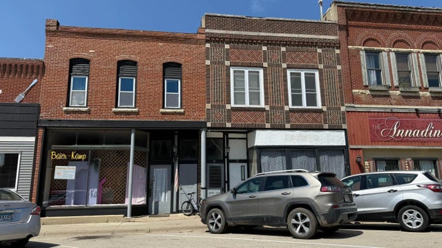 24 & 28 Main St W, Dodge Center